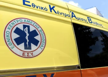 Αυτοκίνητο παρέσυρε μαθητή έξω από σχολείο στην Κόρινθο