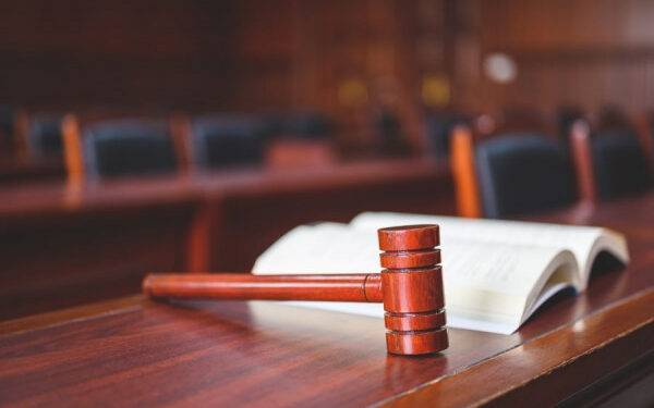 Αυστηροποίηση ποινών: Τι προβλέπεται για αδικήματα ενδοοικογενειακής βίας και εμπρησμού