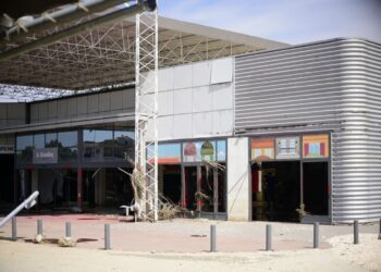 Λάρισα: Διαρρήκτες… δύτες άνοιξαν ΑΤΜ και χρηματοκιβώτιο σούπερ μάρκετ ενώ επέπλεε