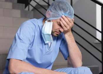 Γιατρός αυτοκτόνησε μετά από εξαντλητική εργασία – Έκανε 200 ώρες υπερωρίες σε ένα μήνα