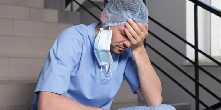 Γιατρός αυτοκτόνησε μετά από εξαντλητική εργασία – Έκανε 200 ώρες υπερωρίες σε ένα μήνα