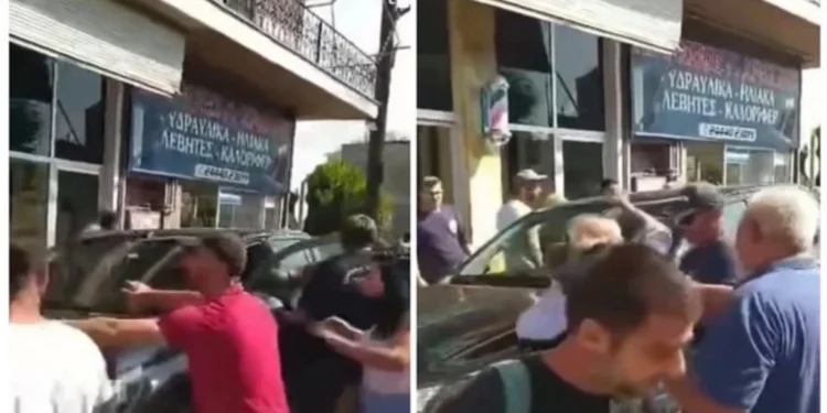 Καρδίτσα: Βίντεο από την επίθεση κατοίκων του Παλαμά στον Αγοραστό – Τον προπηλάκισαν, κλωτσιές και γροθιές στο αυτοκίνητό του