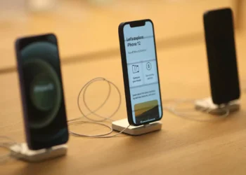 iPhone 12: Ανησυχία για την ακτινοβολία, σενάρια για απαγόρευση και σε άλλες χώρες εκτός της Γαλλίας