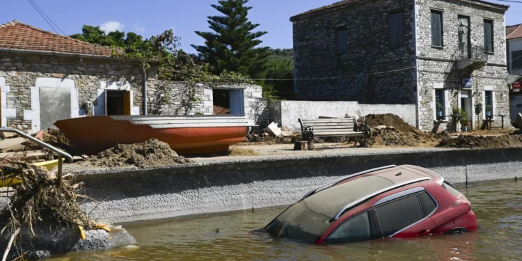 Θεομηνία στη Μαγνησία: Χωρίς οδική σύνδεση το Πήλιο -Στη λάσπη επιχειρήσεις, κατεστραμμένα τρία σχολεία