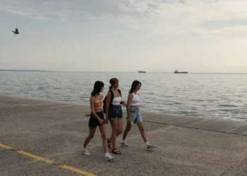 Καιρός: Ζέστη και μποφόρ ως το Σάββατο -Δείτε αναλυτική πρόβλεψη