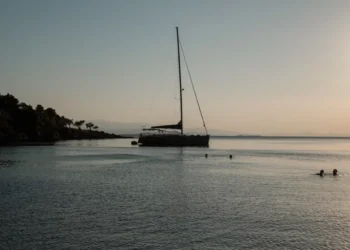 Καιρός: Ανεβαίνει η θερμοκρασία σήμερα και εξασθενούν οι βοριάδες