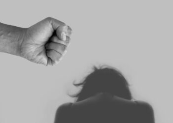 Θεσσαλονίκη: Ξυλοκόπησε την 25χρονη σύντροφό του, επειδή βγήκε για ποτό με τις φίλες της και… ζήλεψε