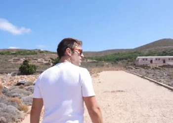 ΣΥΡΙΖΑ: «Εικονομαχία» για τη Μακρόνησο – Σύννεφα διάσπασης, «πυροσβέστης» η Αχτσιόγλου και βολές Τσακαλώτου