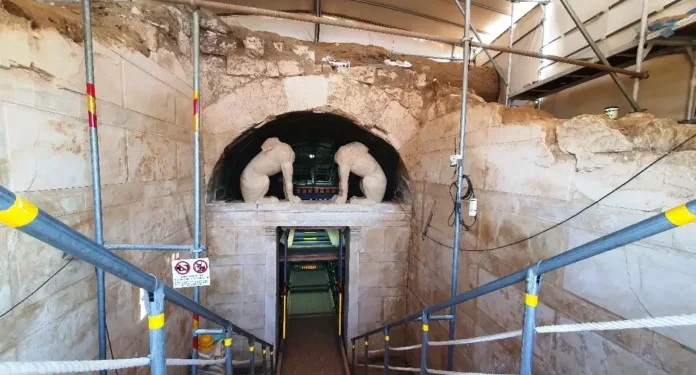 Σέρρες: Διθυραμβικά σχόλια των επισκεπτών για τον τύμβο Καστά στην Αμφίπολη