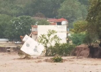 Κακοκαιρία Daniel: Κατέρρευσε διώροφο κτίριο στο Μουζάκι Καρδίτσας (ΦΩΤΟ)