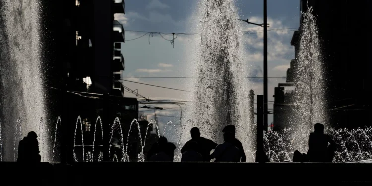 Ζέστη και αέρας το Σαββατοκύριακο, επικίνδυνοι άνεμοι για πυρκαγιές -Και από Δευτέρα καταιγίδες