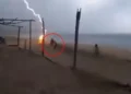 Βίντεο που «κόβει» την ανάσα: Η στιγμή που κεραυνός σκοτώνει δύο ανθρώπους σε παραλία