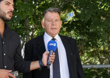 Αλέξης Κούγιας: “Ο Στέφανος Κασσελάκης είναι ο σύζυγος ή η σύζυγος;”