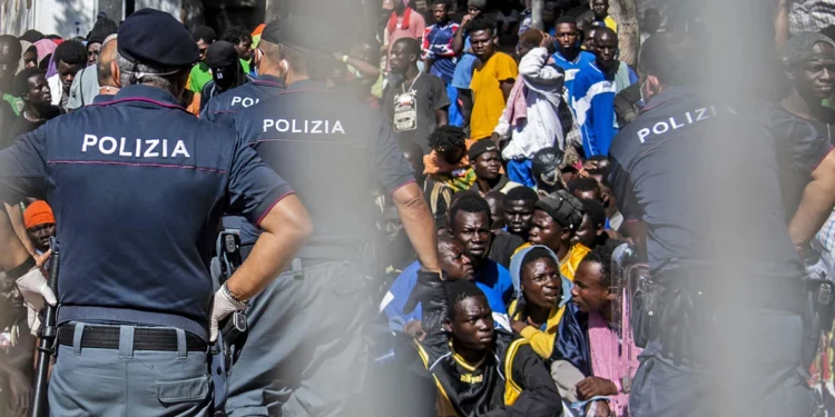 Μεταναστευτικό – «Μη μας αφήνετε μόνους»: Έκκληση Ταγιάνι στην ΕΕ μετά το χάος στη Λαμπεντούζα