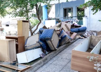 Όργιο αισχροκέρδειας καταγγέλλουν οι πλημμυροπαθείς: «Μου είπαν “το νοικιάζω μόνο σε δημόσιο υπάλληλο”, είναι μαυραγορίτες» (vid)