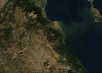 Η λάσπη από τη Θεσσαλία έφτασε μέχρι τις ακτές της Χαλκιδικής – Δείτε φωτογραφία