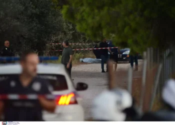 Λούτσα: 60 σφαίρες από τουλάχιστον 3 όπλα «γάζωσαν» τους 6 – Τα πρώτα ευρήματα στο αυτοκίνητο