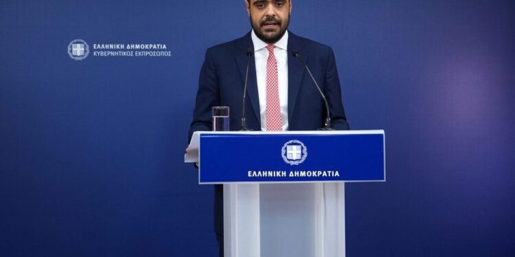 Μαρινάκης: Μόνιμη αύξηση αποδοχών αντί για έκτακτα βοηθήματα