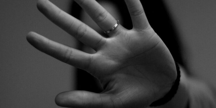 Ρατσιστική επίθεση στην Κατερίνη: Έφηβοι επιτέθηκαν σε τρανς και non binary άτομο