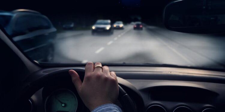 Τέλος η οδήγηση τη νύχτα -Ποιοι δεν θα μπορούν να βρίσκονται πίσω από το τιμόνι στο σκοτάδι
