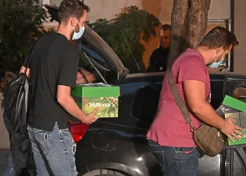 Συναγερμός στην ΕΛ.ΑΣ: Βρέθηκε ολόκληρο οπλοστάσιο σε αποθήκη στο Κολωνάκι -Την είχε αγοράσει ναυτιλιακή εταιρεία