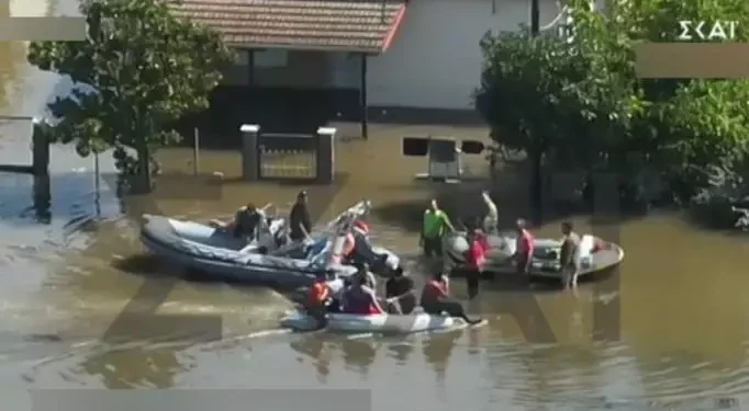 Ανατριχίλα στον αέρα του ΣΚΑΪ: «Εδώ δίπλα μια γιαγιά επιπλέει στο νερό δίπλα στην κουζίνα, είναι πνιγμένη»
