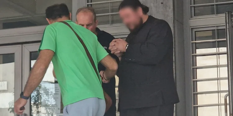 Άγιον Όρος: Παραμένει κρατούμενος ο μοναχός που «έπαιξε ξύλο» με άλλο μοναχό – «Ήπιαμε δύο μπουκάλια κρασί»