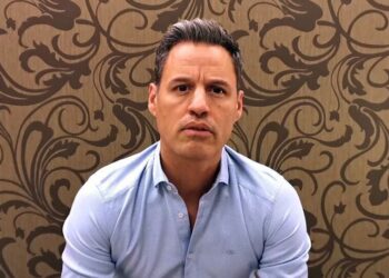 Πετράκος για Κασσελάκη: «Φυτευτός νεοταξίτης με τη νέα αμερικανική αποστολή εξόντωσης»