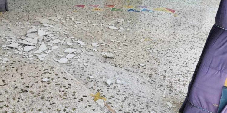 Αθήνα: Τραυματισμός μαθητών σε Δημοτικό Σχολείο: Έπεσαν σοβάδες – Δείτε εικόνες