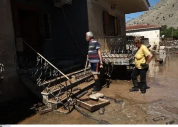 Λάσπη και συντρίμμια: Η καταστροφή στη Φαρκαδόνα σε 17 φωτό -Πώς είναι το χωριό και τα σπίτια σήμερα