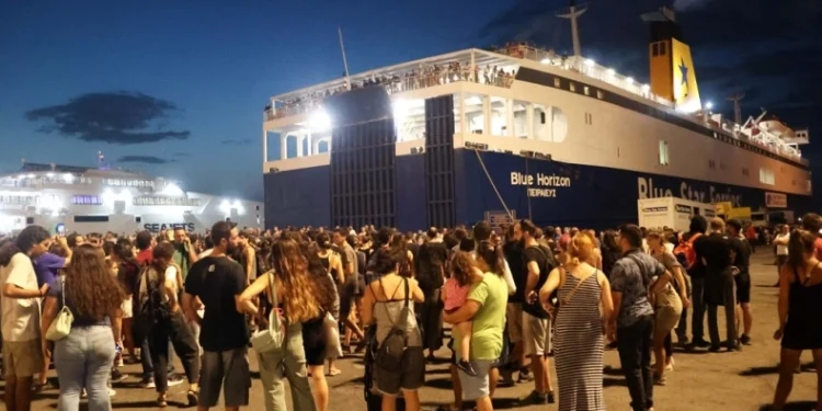 Ηχητικό ντοκουμέντο από τη συνομιλία καπετάνιου-πληρώματος στο λιμάνι του Ηρακλείου: «Καθίστε πίσω μπας και φύγουνε»