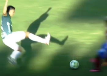 Το πιο δολοφονικό τάκλιν όλων των εποχών – Έβγαλε νοκ-άουτ δύο αντιπάλους(Βίντεο)