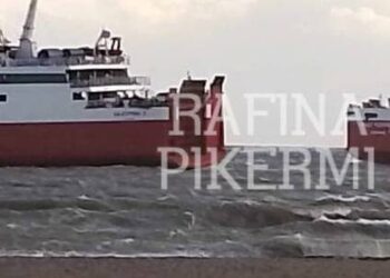 Στο παρά πέντε απεφεύχθη σύγκρουση τριών πλοίων στη Ραφήνα – Ελαφρά επακούμβηση