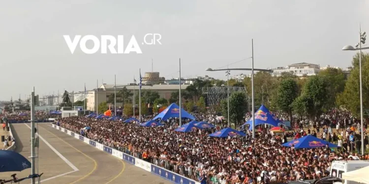 Θεσσαλονίκη: Εκτίμηση για πάνω από 120.000 θεατές στο εντυπωσιακό σόου της Red Bull