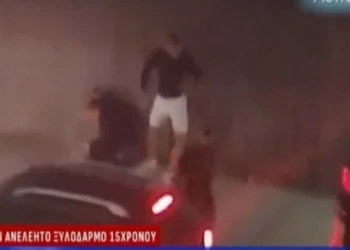 Βίντεο – ντοκουμέντο από την άγρια συμπλοκή στην Κηφισιά: «30 άτομα τους χτυπούσαν με καδρόνια» (vid)