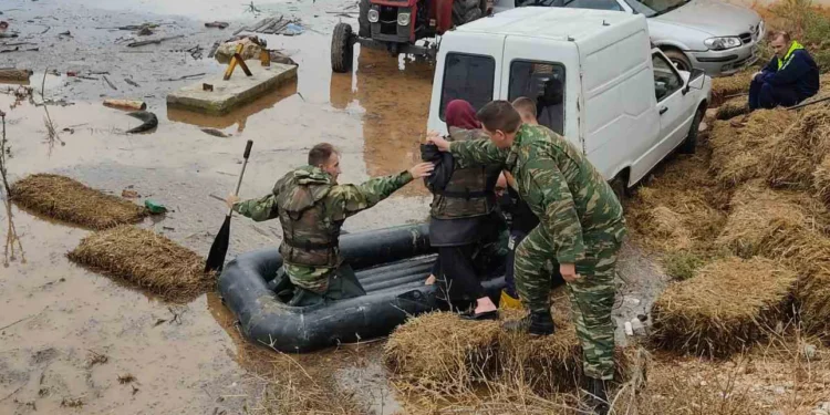 Φλώρος: Οι ‘Ενοπλες Δυνάμεις δίπλα στον πολίτη -Σε ετοιμότητα C-130 και αρματαγωγό πλοίο