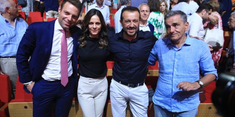 Όσα έγιναν στο συνέδριο του ΣΥΡΙΖΑ – Η «αρχηγός» Αχτσιόγλου, ο «κεντρώος» Παππάς κι ο Κασσελάκης