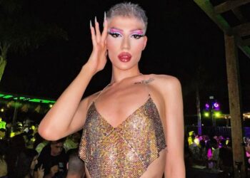 Θέμης Κανέλλος: Πήγε για απαλλαγή από τον στρατό με μίνι και κορσέ – Δείτε βίντεο