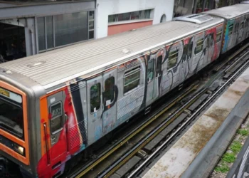 Ηράκλειο: 13χρονος και 14χρονος επιτέθηκαν σε 15χρονους για να τους ληστέψουν σε τρένο του ΗΣΑΠ