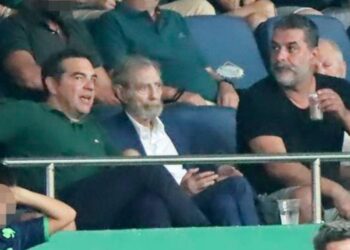 Η πρώτη δημόσια εμφάνιση του Αλέξη Τσίπρα μετά την αποχώρησή του από τον ΣΥΡΙΖΑ έγινε στον Παναθηναϊκό