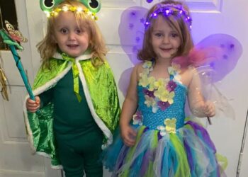 Πέθαναν από ασφυξία δίδυμα – Αποκοιμήθηκαν αγκαλιά σε μπαούλο