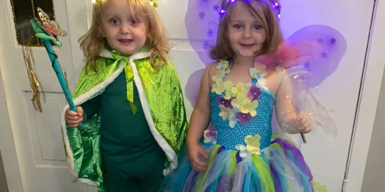 Πέθαναν από ασφυξία δίδυμα – Αποκοιμήθηκαν αγκαλιά σε μπαούλο