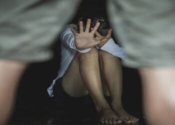 Λευκάδα: Συλλήψεις για τον βιασμό 14χρονης σε παραλία – Τι έδειξε η ιατροδικαστική εξέταση