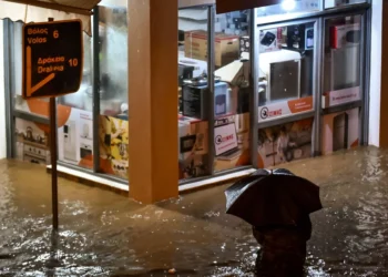 Εκτακτο της ΕΜΥ: Εξασθενεί η κακοκαιρία από το απόγευμα -Εντονες καταιγίδες σε Μαγνησία, Εύβοια και 4 ακόμη περιοχές