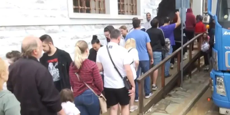 Κακοκαιρία Daniel- Βόλος: Ουρές για μια εξάδα νερό – Δείτε βίντεο