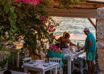 Καιρός: Αλλού καλοκαίρι, αλλού φθινόπωρο -Πού θα βρέχει, αναλυτική πρόγνωση για Σαββατοκύριακο