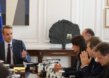 Μητσοτάκης στο υπουργικό: Μη βγάζετε ταυτότητες παλαιού τύπου, θα λήξουν