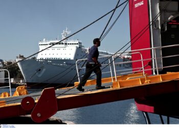 Δύο ναύτες του Tax Speedrunner Jet έπεσαν στη θάλασσα ενώ έκαναν εργασίες στο πλοίο