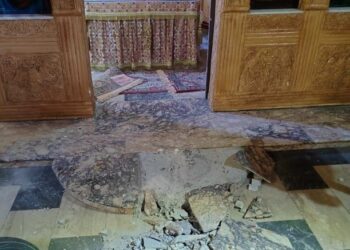 Νάουσα: Βανδάλισαν το ξωκλήσι του Προφήτη Ηλία – Έσπασαν το παγκάρι και το μαρμάρινο πάτωμα (φωτο)