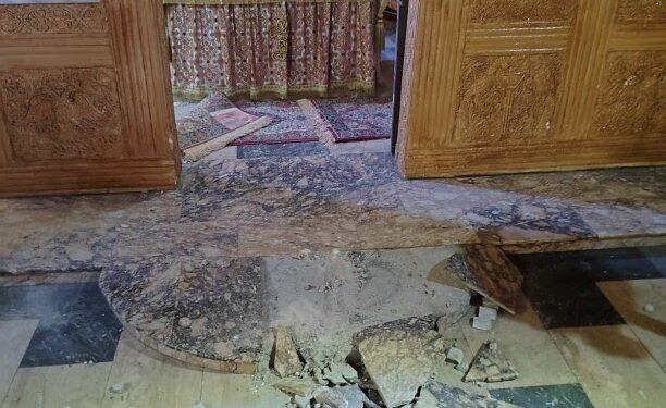 Νάουσα: Βανδάλισαν το ξωκλήσι του Προφήτη Ηλία – Έσπασαν το παγκάρι και το μαρμάρινο πάτωμα (φωτο)